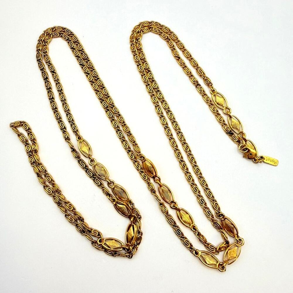 Vintage Signed Monet Gold Tone Chain Diamond Textured Station Flapper Opera 54" - Picture 2 of 8